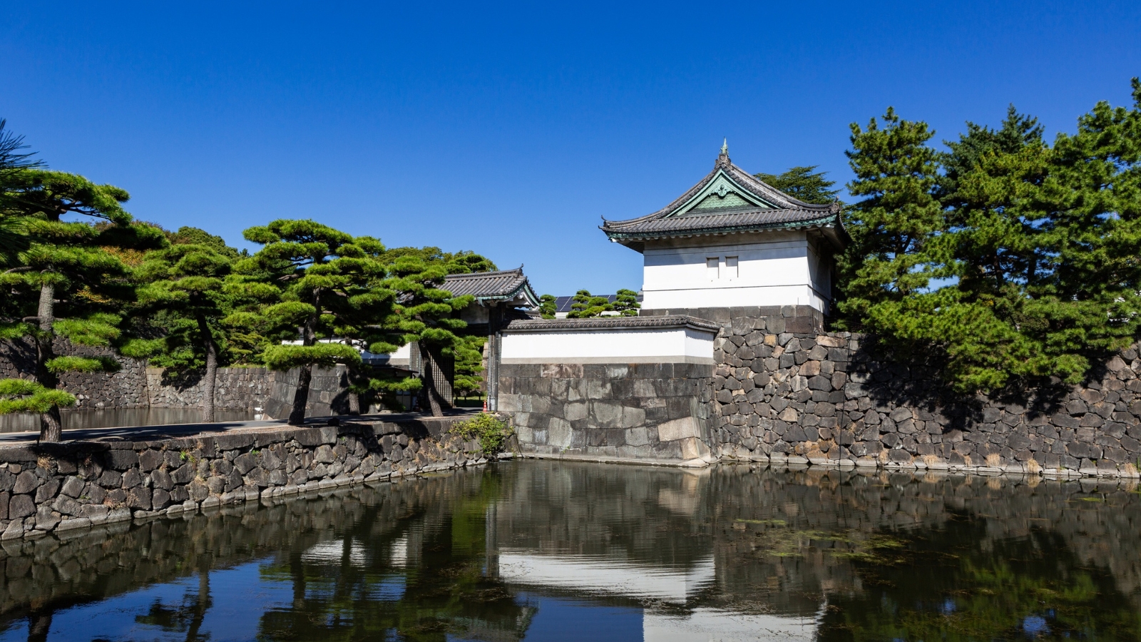 Tokyo, giardini e fossati del Palazzo Imperiale, oasi di quiete